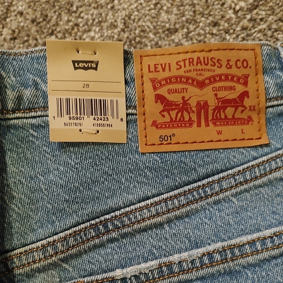 Levi's Women's Light Blue Frayed Denim Shorts - Picture 5 of 7